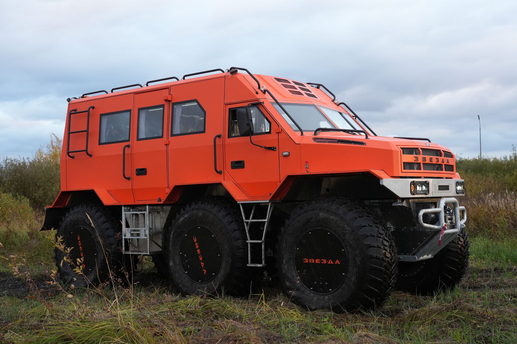 ЗВЕЗДА Т24 8x8 — внешний вид машины