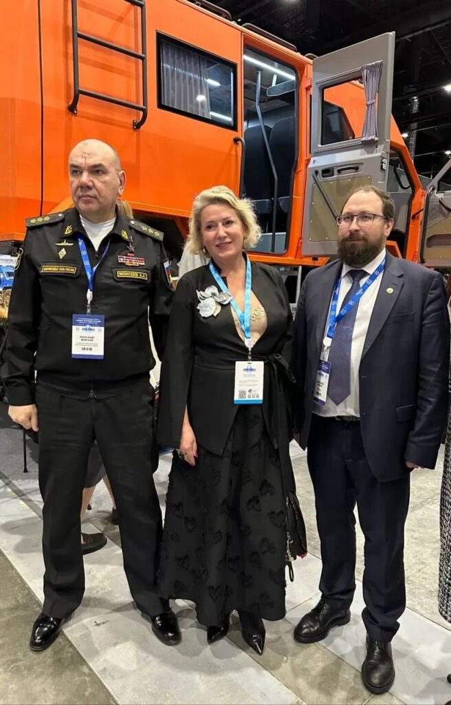Представители завода ЗВЕЗДА и Военно-Морского Флота России на отраслевом мероприятии