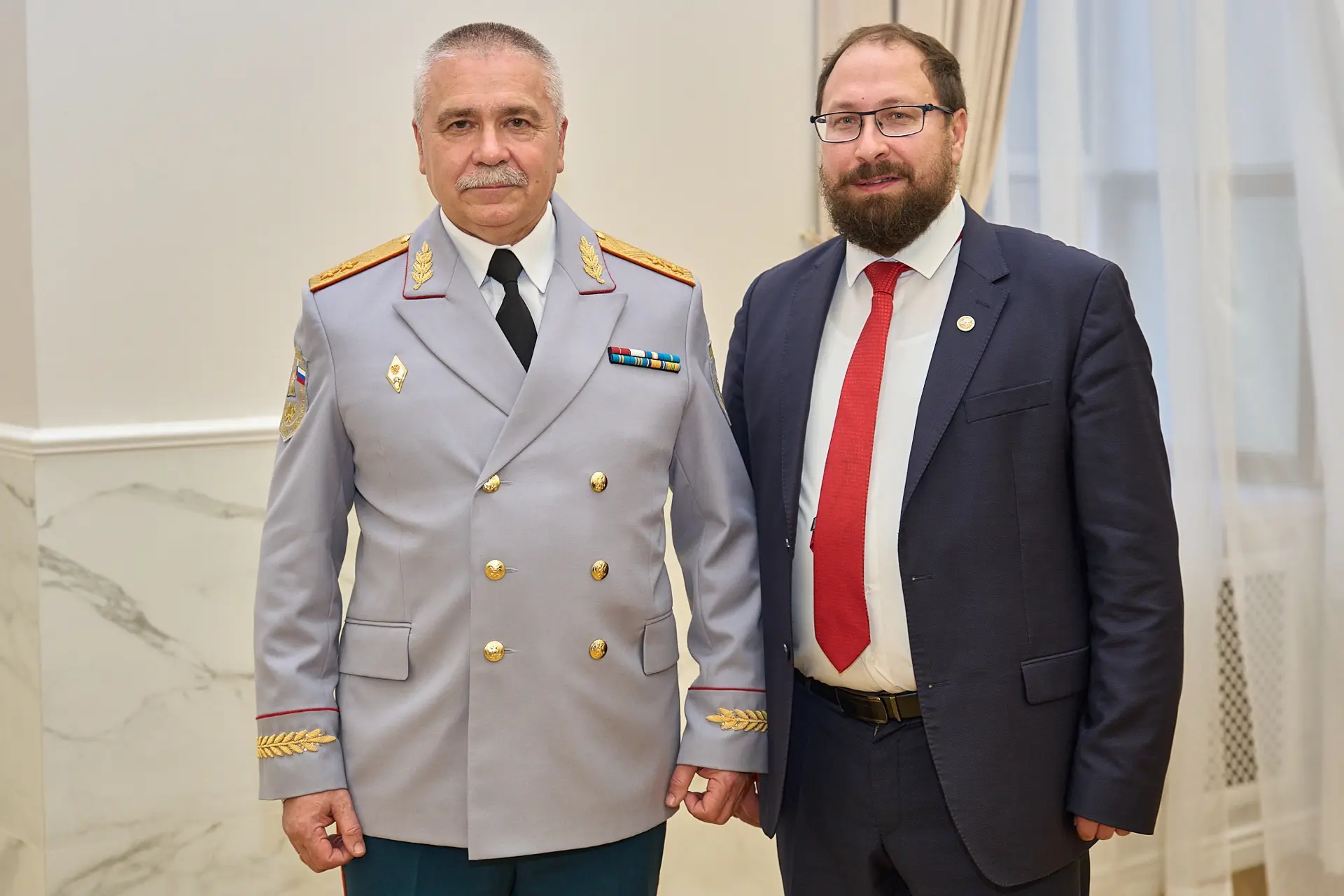 General Director of the ZVEZDA Plant Alexander Blokhin and the head of the St. Petersburg University of the State Fire Service of the Russian Ministry of Emergency Situations.